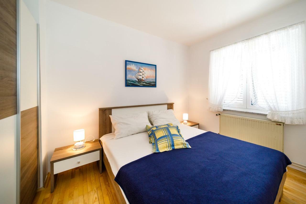 Apartment Anton Krk Town Eksteriør billede