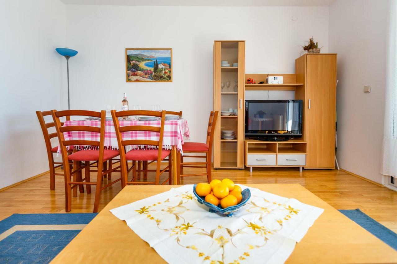 Apartment Anton Krk Town Eksteriør billede